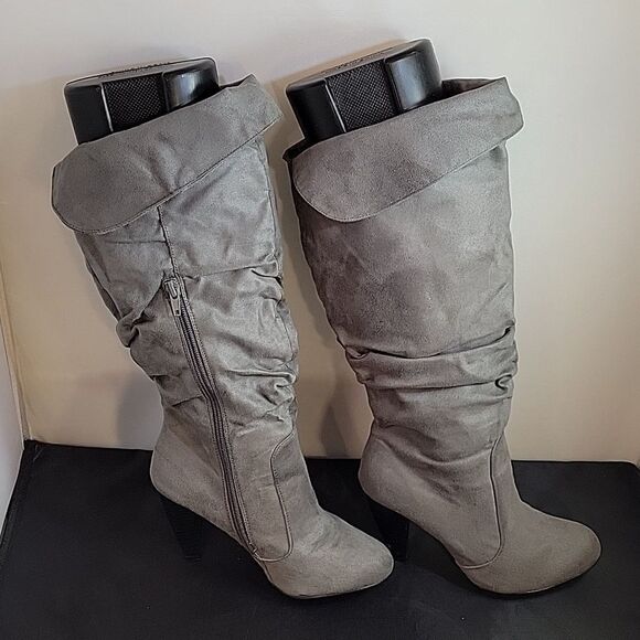 CHARLOTTE RUSSE LONG PLEATED ROUND TOE SOLID KNEE HIGH SLIP-ON BOOT - Picture 3 of 13